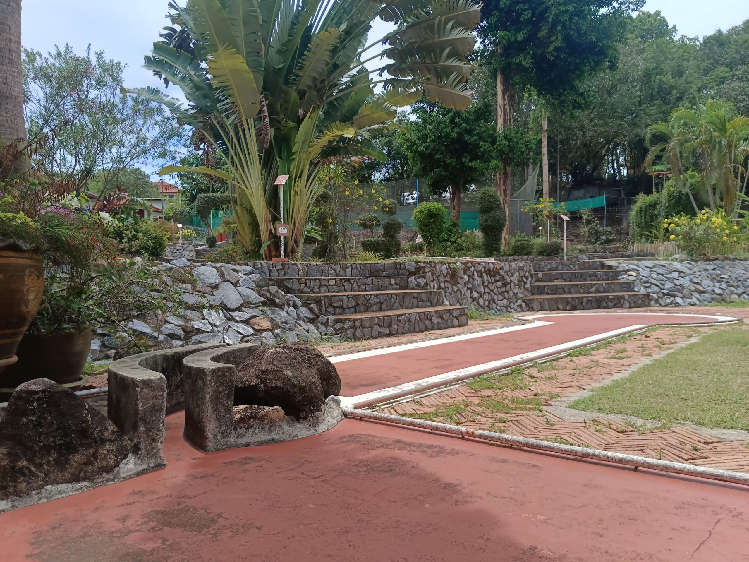 hole 16 narrow gate sneaky squeeze mini golf samui
