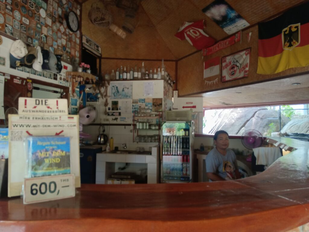 minigolf international koh samui bar and cool refreshments and beer with friendly owner