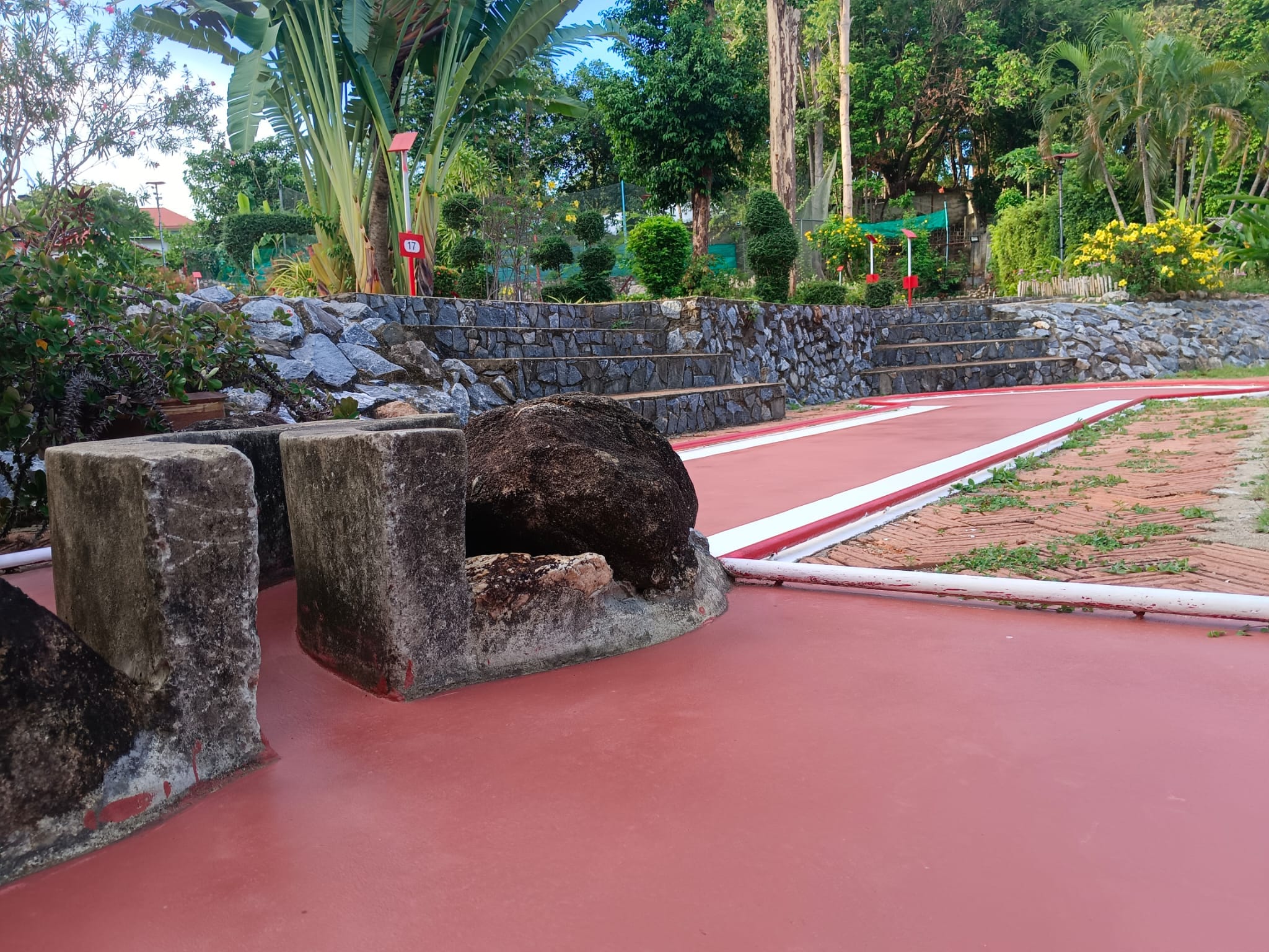 Hole 16 - The Narrow Squeeze